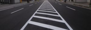 青森市勝田の交通量の多い道路の舗装工事の完成写真